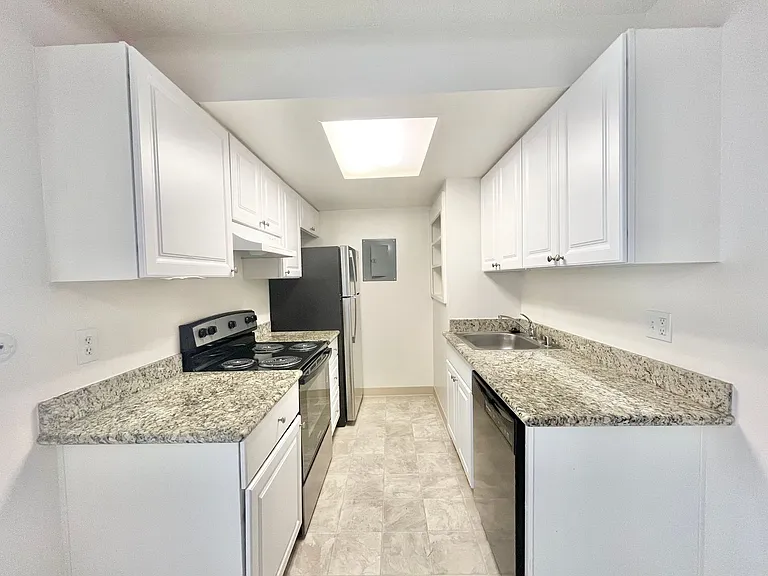 2805 - 2807 H Street - Fireside West — Photo 5