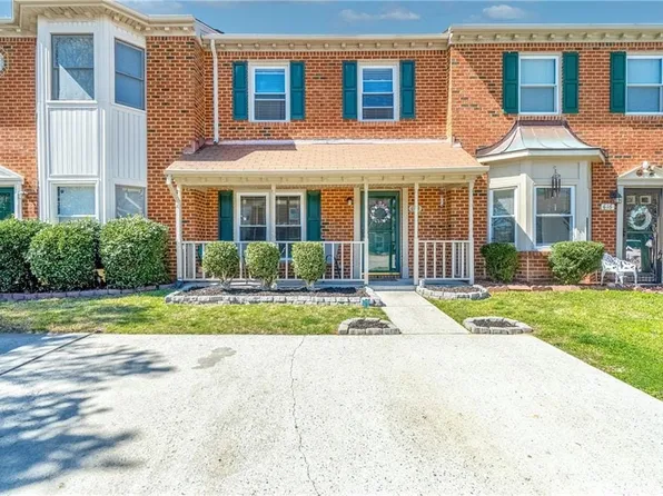 618 Creekside Ct, Chesapeake, VA 23320