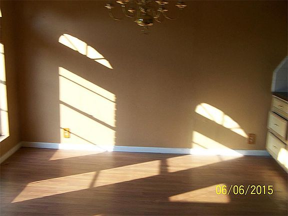 3rd image of 122 Brookside Ln
