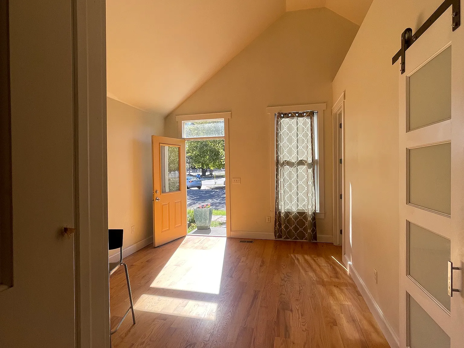 2 bed, 800 sqft, $1,875 — Photo 2