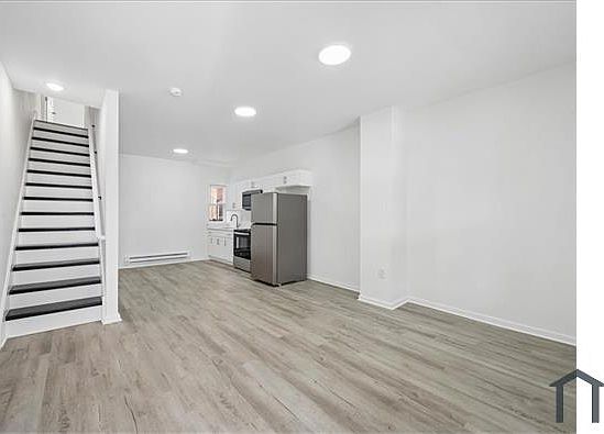 2nd image of 5026 Aspen St