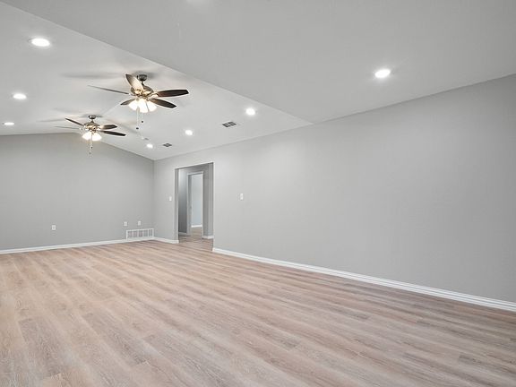 4th image of 815 N Lydia St
