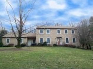 40 Woodcrest Dr, Armonk, NY 10504