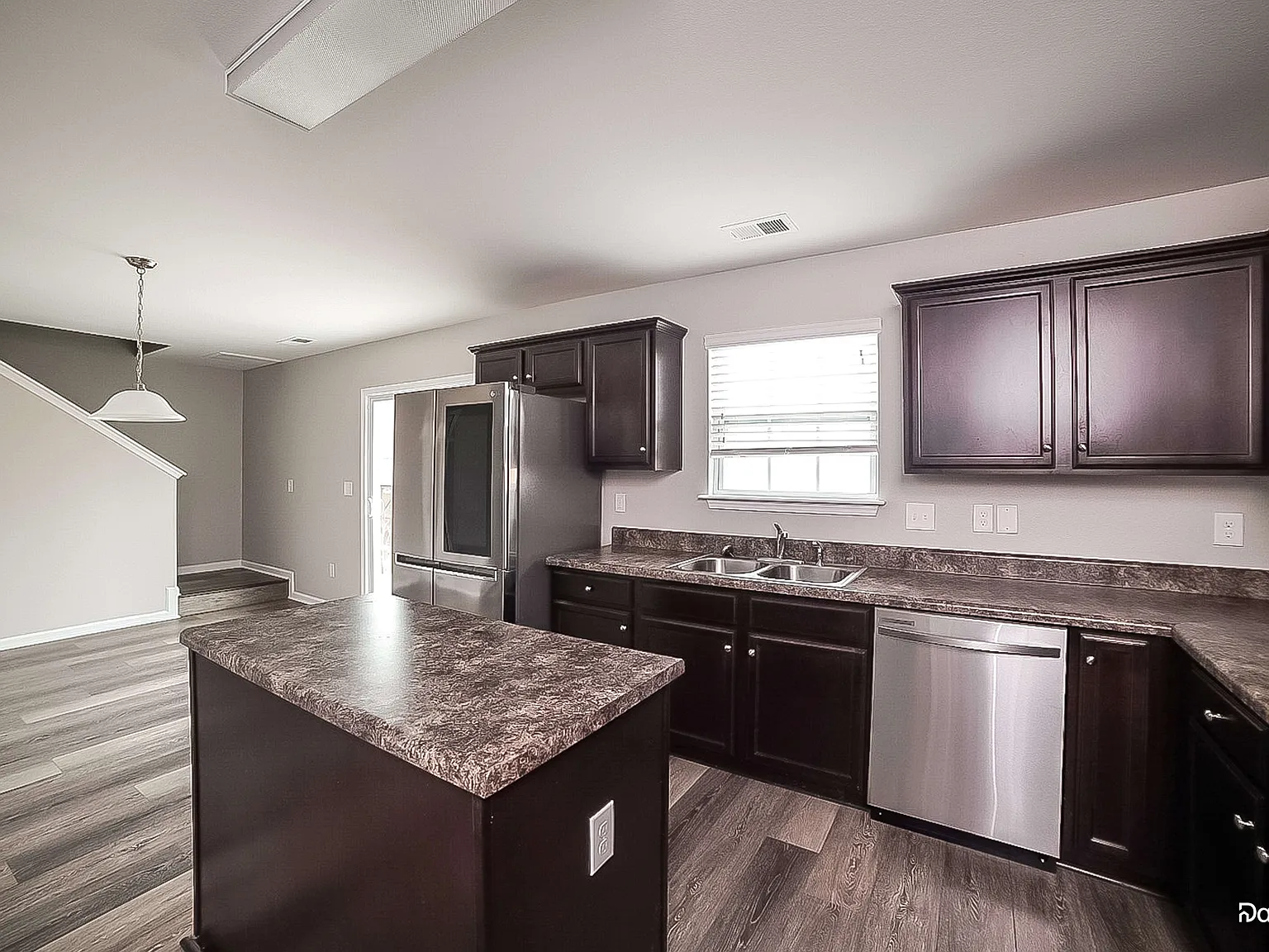 3 bed, 2.5 bath, 1736 sqft, $1,820 — Photo 2