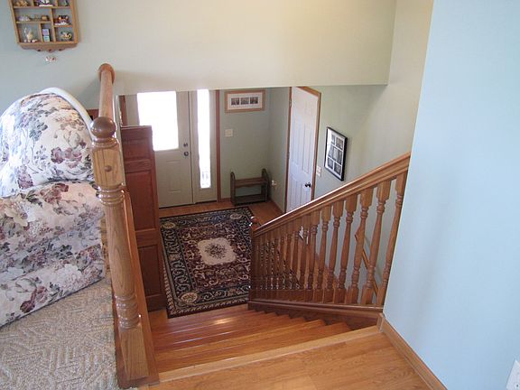 Extra-large foyer & closet