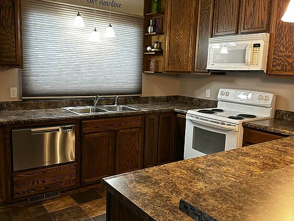3rd image of 2609 Ivy Ave