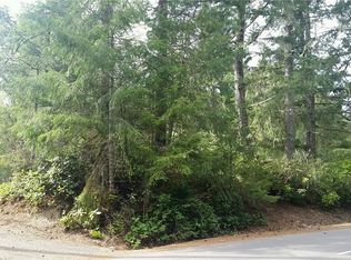 1140 N Colony Surf Dr, Lilliwaup, WA 98555