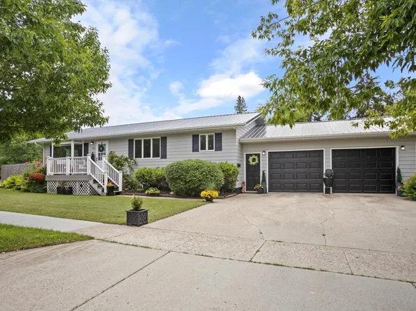 301 5th St W, Bottineau, ND 58318