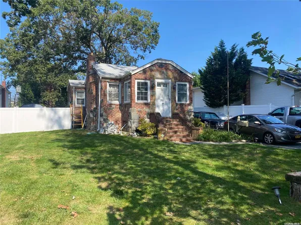 11 Sawyer Avenue, West Babylon, NY 11704