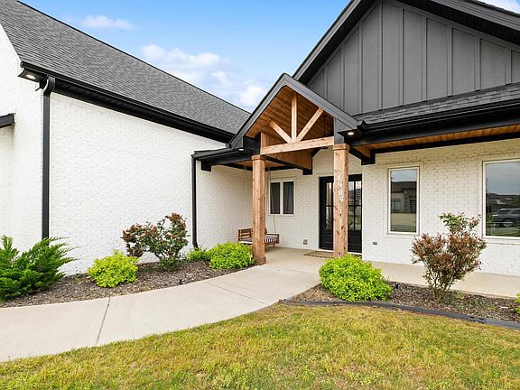 4th image of 4905 Lake Vista Dr