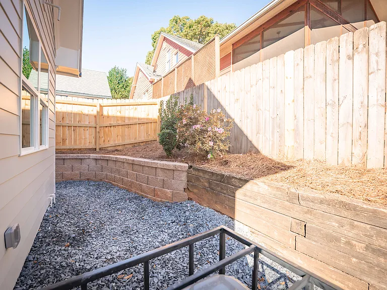 606 Glenwood Pl SE — Photo 12
