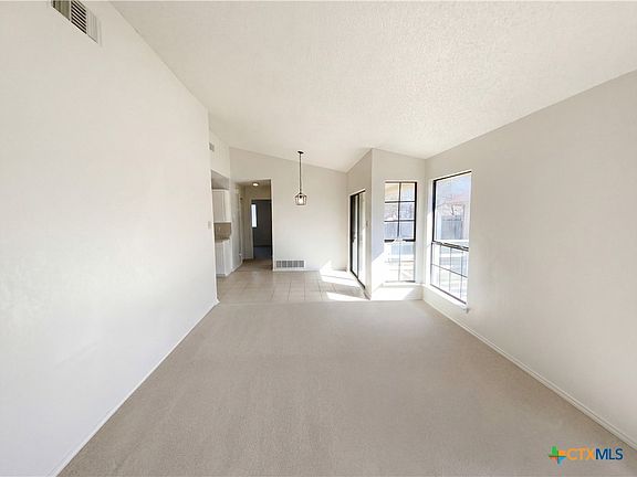 3rd image of 2001 Cimmaron Dr
