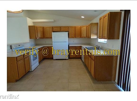 323 Talon Dr-wm-kitchen
