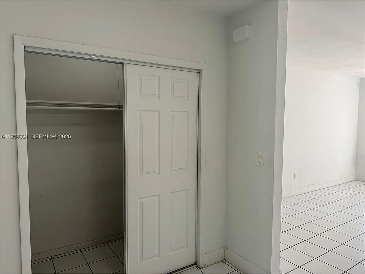 Building Photo - 7300 N Harding Ave #28