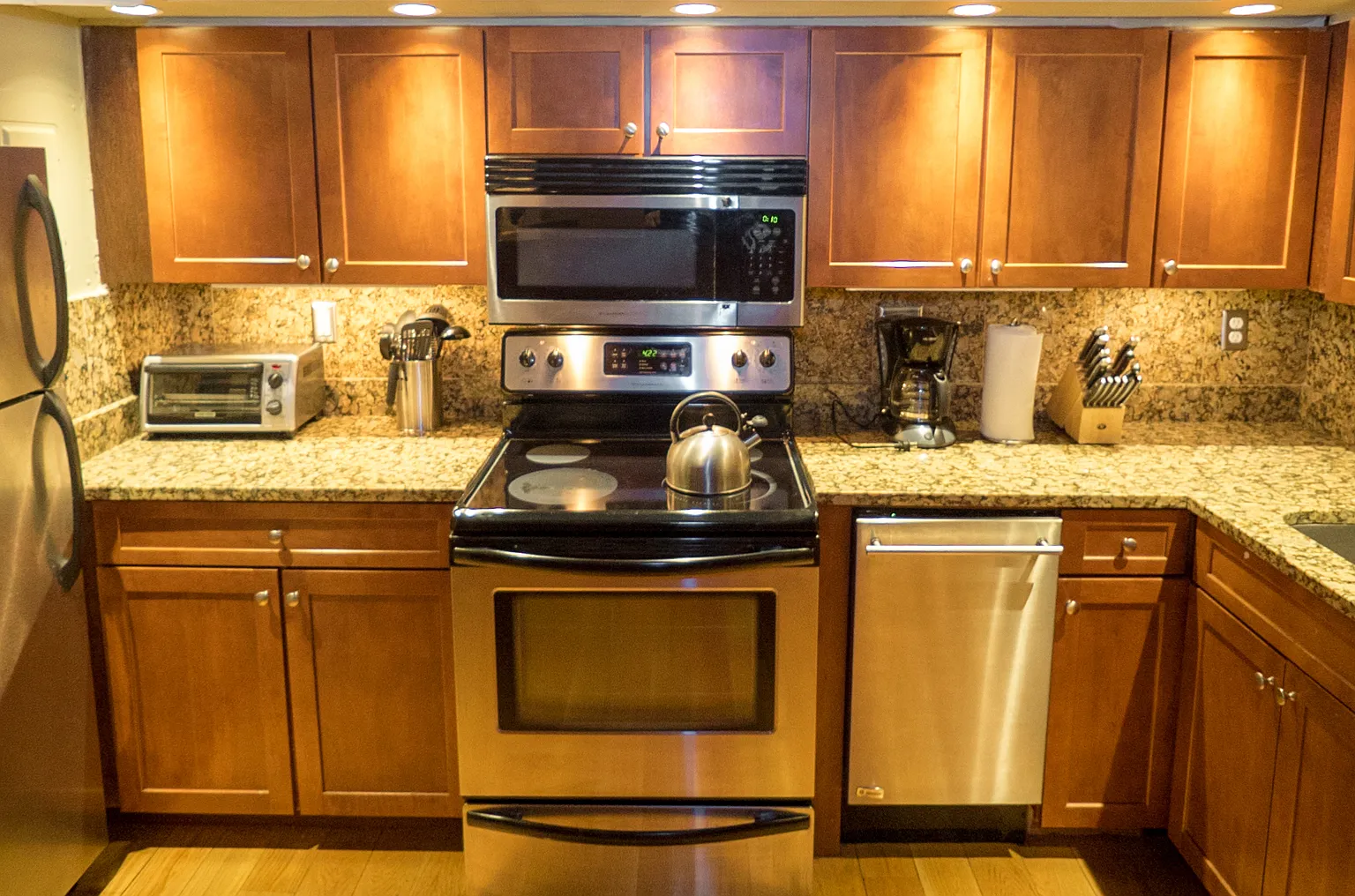 3 bed, $5,700 — Photo 2
