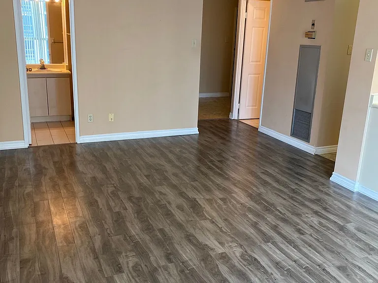 736 Bay St #1410 — Photo 16