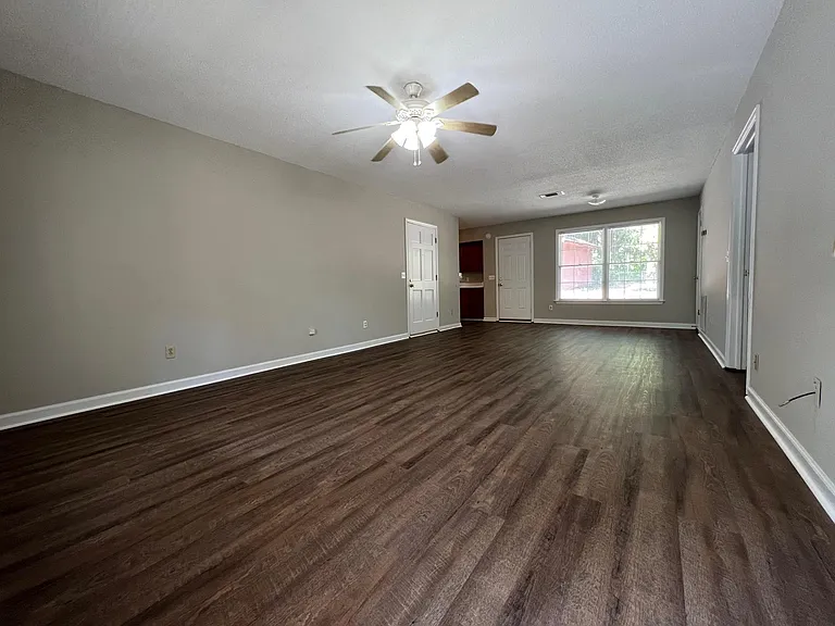212 Henderson St — Photo 7