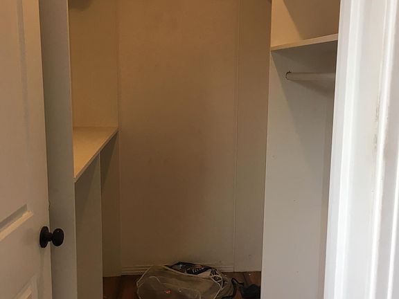 4th image of 423 E 108th St