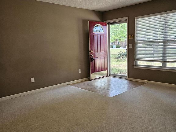 4th image of 1103 Hawthorne Rd