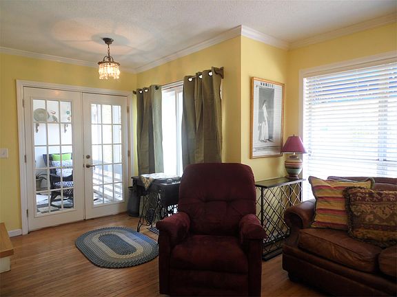 5th image of 211 Pelican Pl