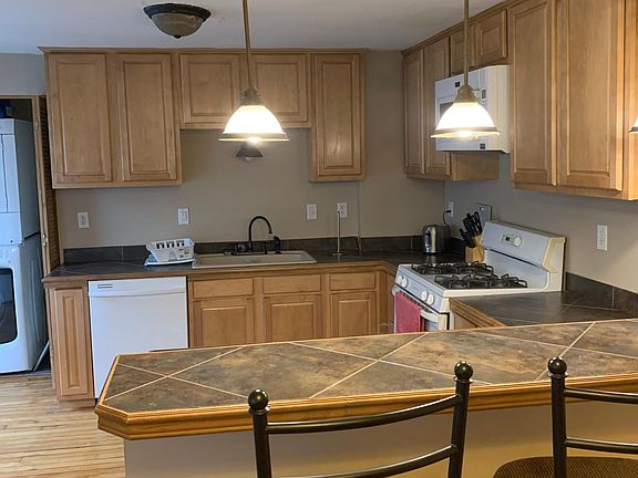 4th image of 292 Wilder St N #3