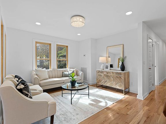3rd image of 106 Everette St