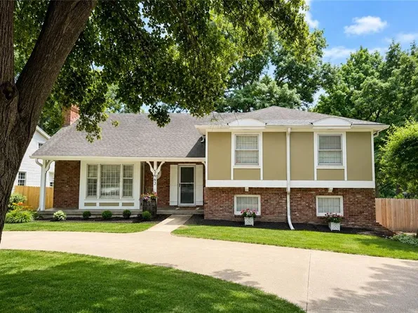5443 W 100th St, Overland Park, KS 66207