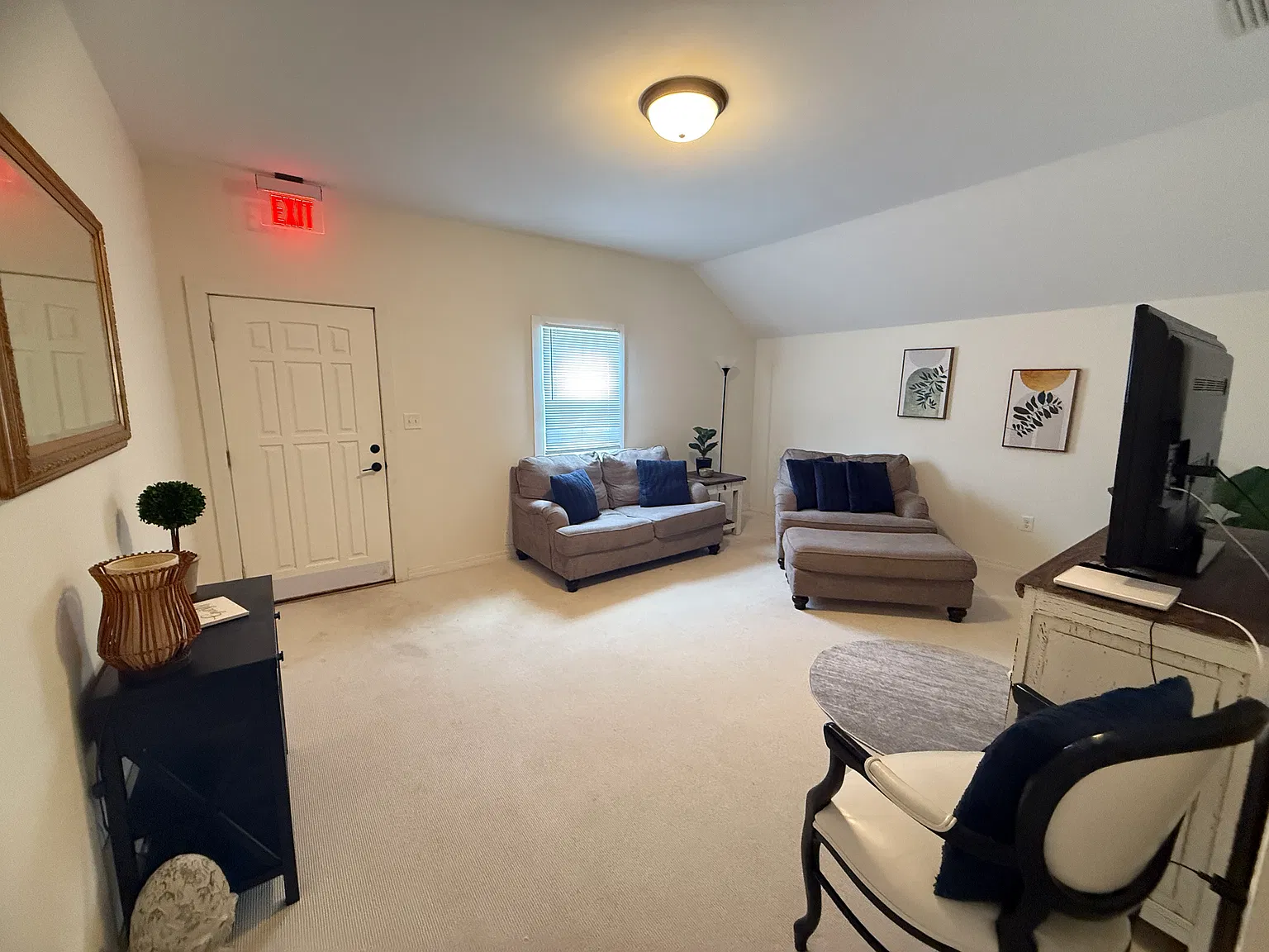 Available Now! Huge 3 Bedroom Apt Magnolia Springs!! — Photo 2