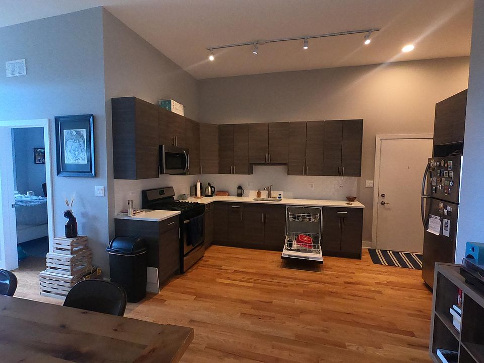 1st image of 1355 N Milwaukee Ave #302