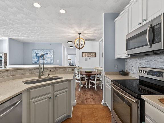3rd image of 305 Troon Ct