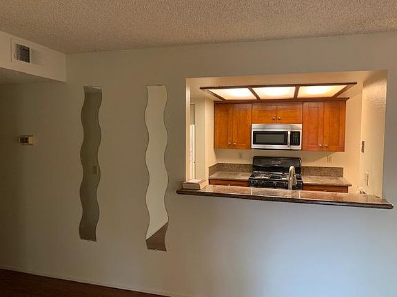 4th image of 9469 Fairgrove Ln Unit 103