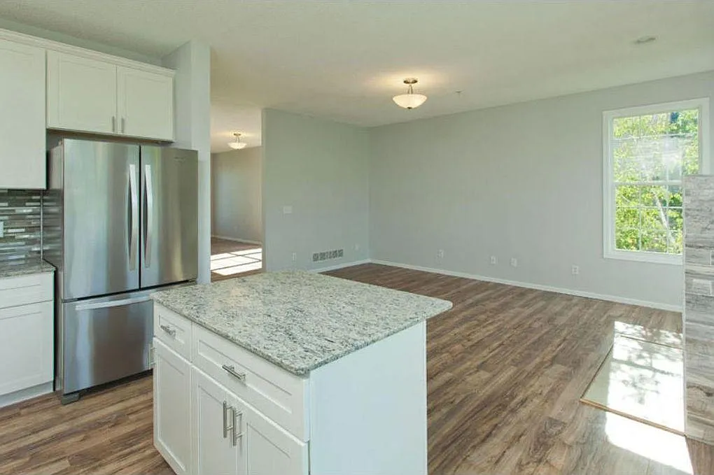 Building Photo - 15512 Lilac Dr