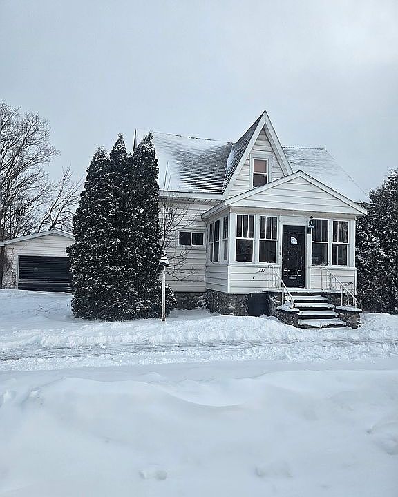 1st image of 227 Saginaw St