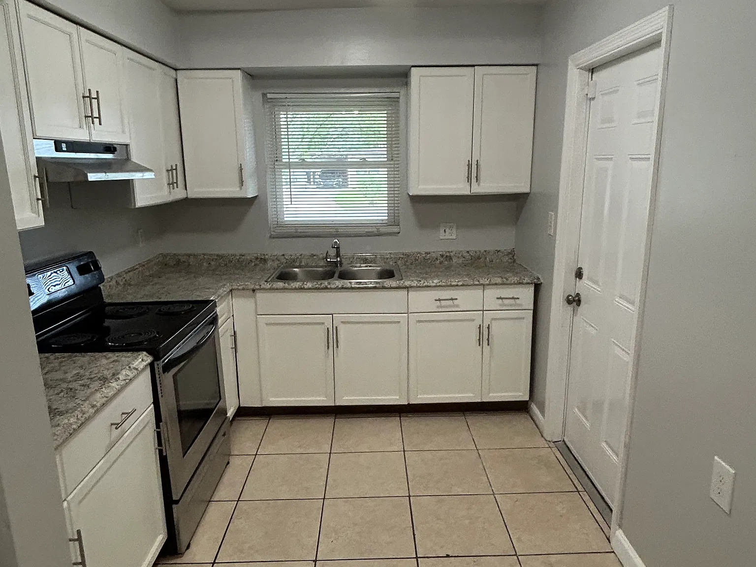 4 bed, 1622 sqft, $2,200 — Photo 2