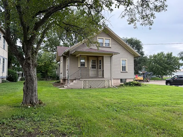 303 S Pleasant St
