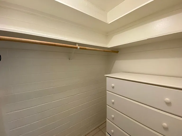 1 and 2 Bedrooms Great Location with Community Pool and Onsite Laundry! 1/2 of Mile from U of A — Photo 25