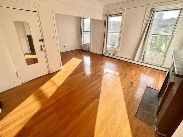 611 Vanderbilt Avenue image 1 of 15