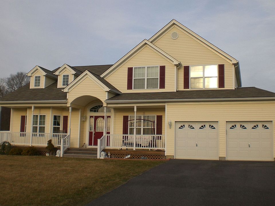 2800 sq.ft. home on shy 1 acre