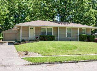 1101 E 36th Ct, Des Moines, IA 50317