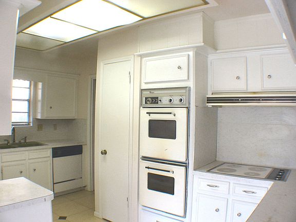 2nd image of 9711 Wickenburg Dr