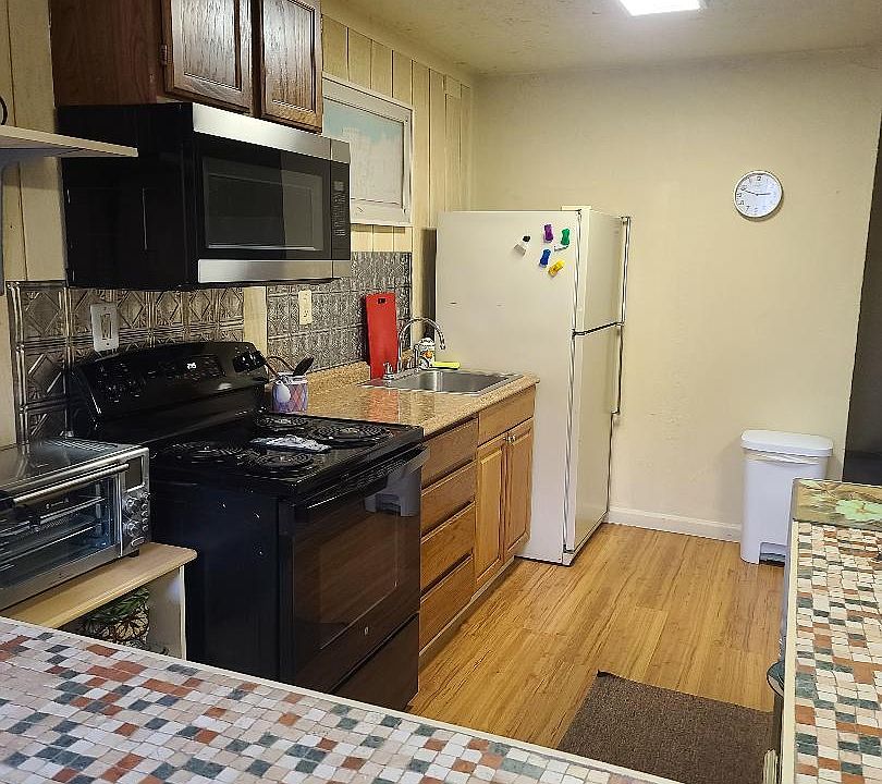 2nd image of 118 E 2nd St #F