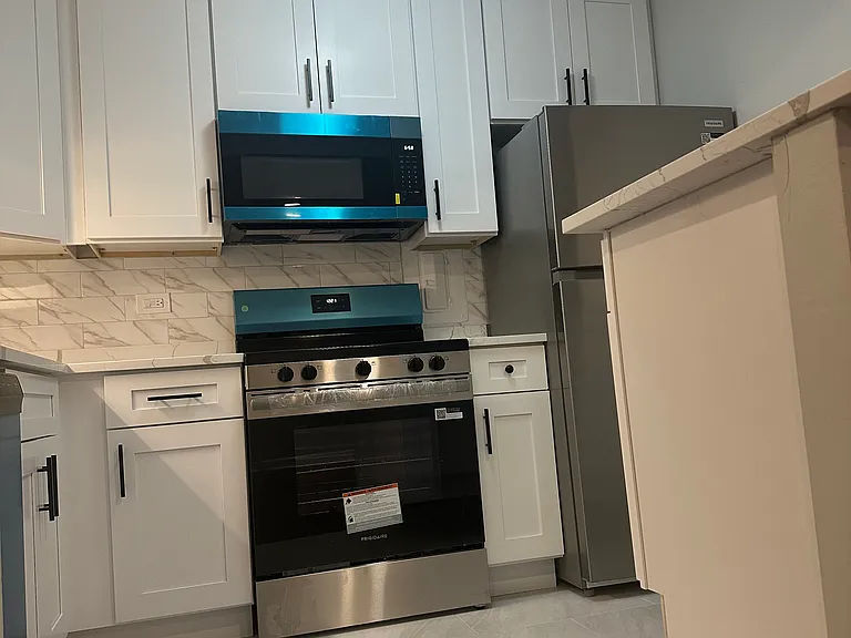 420 W Aldine Ave #523 — Photo 5