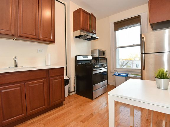 4th image of 1958 Bergen St #1