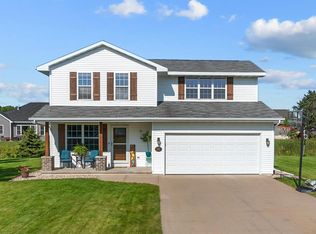 N8927 Willow Ln, MENASHA, WI 54952