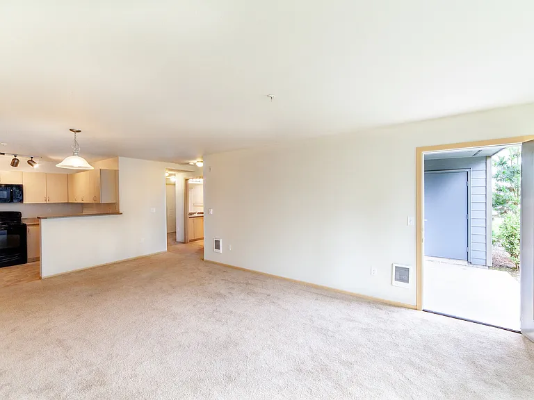 Four Lakes Apartment Homes — Photo 39