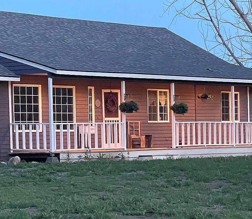 Spacious Red Mt. Rancher
