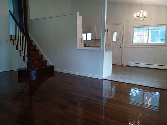 3rd image of 501 Evergreen Ave
