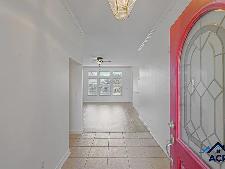 5902 Sutherland Dr — Photo 2
