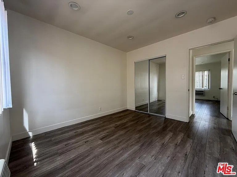 13233 Oxnard St #4 — Photo 12