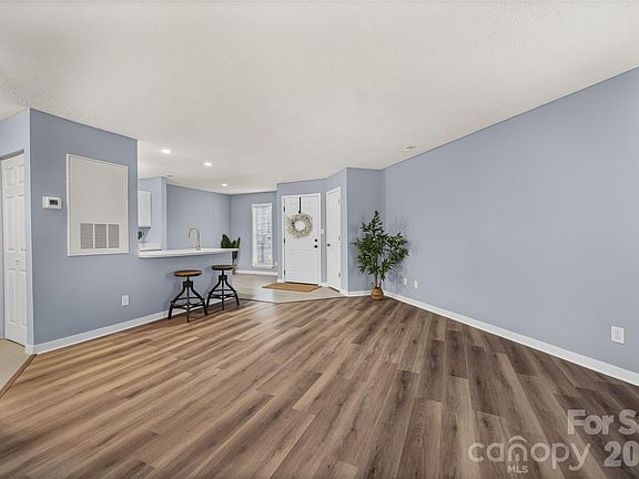 4th image of 15 Hamiltons Bay Ct #937